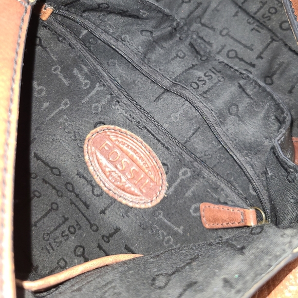 VINTAGE FOSSIL CROSSBODY PURSE TWO TONE COW HIDE LEATHER ADJUSTABLE MAGNETIC - Picture 5 of 17